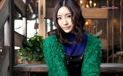 女生迈开腿让男生吃草莓膀胱